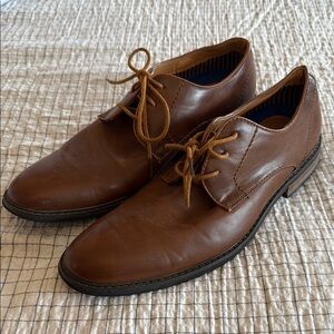 Sleek Brown Leather Oxfords with Minimalist Design